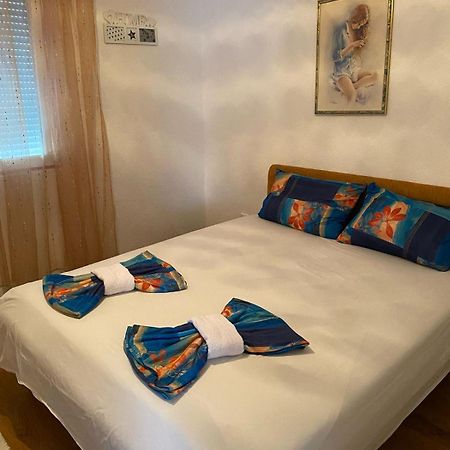 Guest House Kruna Улцин Екстериор снимка